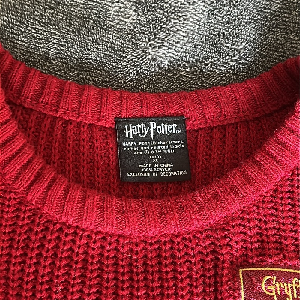 Harry Potter Gryffindor Girls Quidditch Sweater - Picture 3 of 6